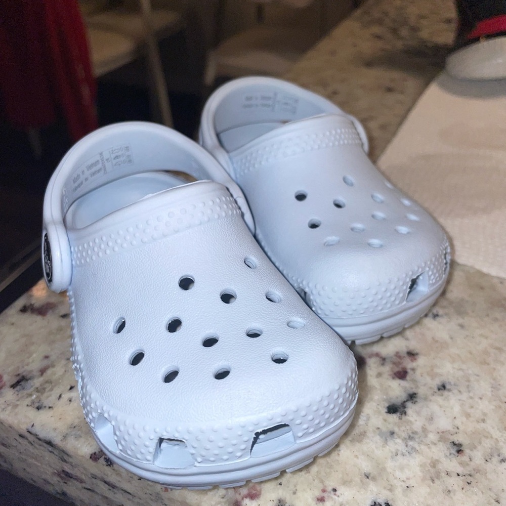 Toddler crocs - 4c